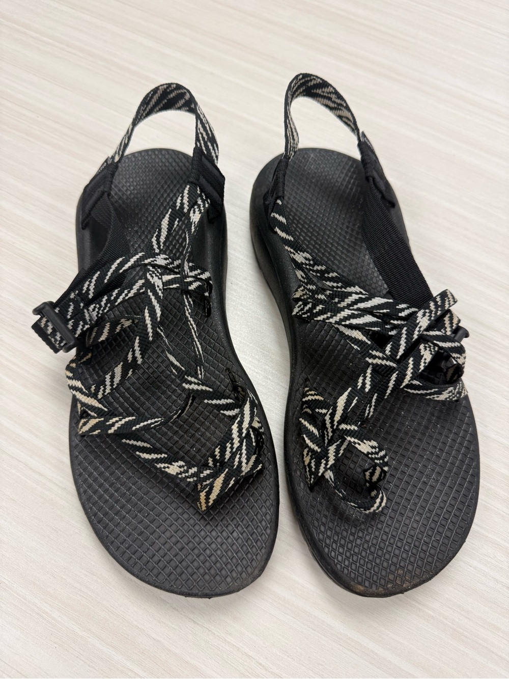 Chaco Size size 10 Black Strappy Outdoor Sandals